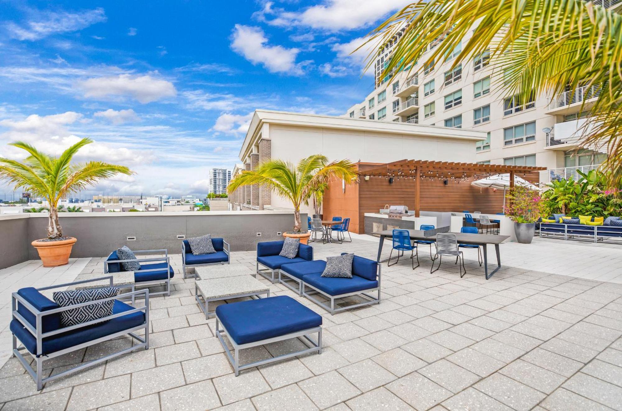 Modern 2-bd In The Heart Of Midtown Appartamento